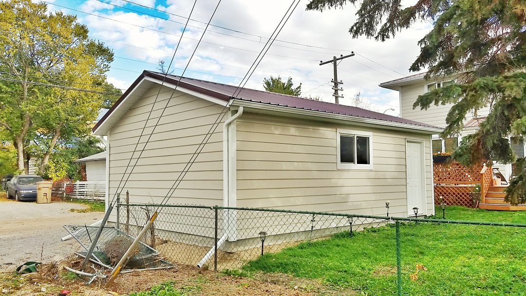 Detached garage &mdash; fiber cement siding